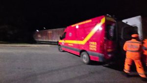 Formiga: Acidente entre moto e locomotiva deixa homem ferido