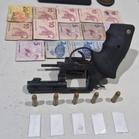 Denúncia de tráfico leva Guarda Municipal a apreender drogas e arma em Nova Serrana