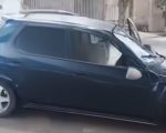 Carro bate em árvore e ocupantes fogem após acidente em Oliveira