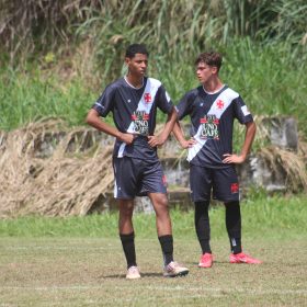 Futebol de base ganha destaque com jogos em Divinópolis e região