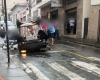 Carro capota no Centro de Itaúna e duas pessoas são socorridas pelos Bombeiros
