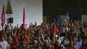 Trabalhadores da rede estadual de ensino entram em greve a partir de quarta-feira (4/3)