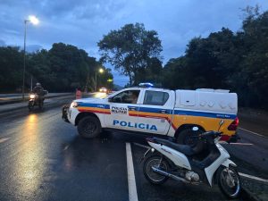 Operação da PM flagra jovem inabilitado conduzindo motoneta em Pará de Minas