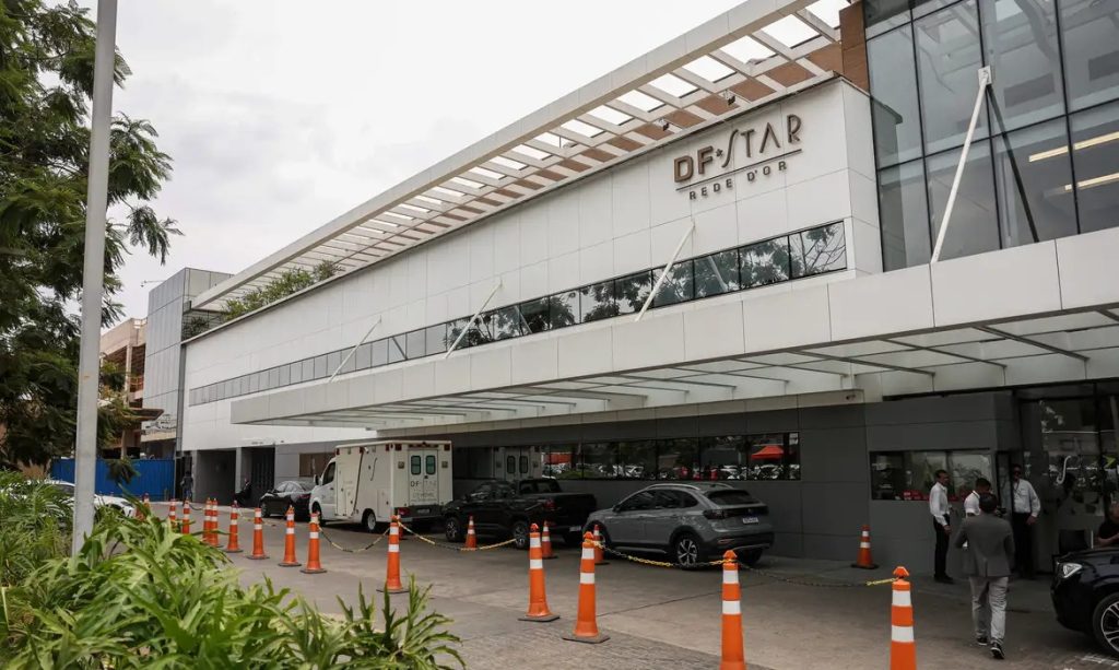 Bolsonaro está internado na unidade de terapia intensiva (UTI) do hospital desde a manhã da última sexta-feira (13),
