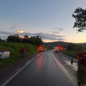 Acidente entre Fiorinos na MG-050 deixa um ferido em Itaúna