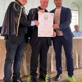 Dom Gil toma posse na Academia Divinopolina de Letras em reuni&atilde;o especial em Itapecerica