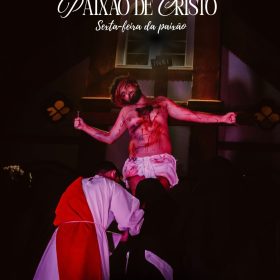 Multidão se comove com espetáculo da Paixão de Cristo em Ermida