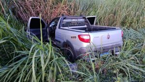 Motorista fica ferido ap&oacute;s capotamento causado por estouro de pneu na BR-354 em Formiga