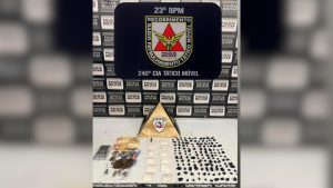 Divin&oacute;polis: PM prende homem com mais de 140 pedras de crack no Maria Helena