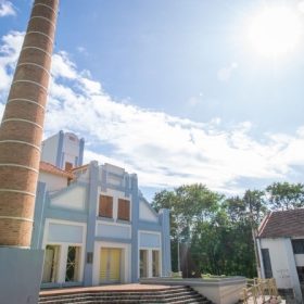 Prefeitura inicia reforma de calçada na JK e interdita trecho para obras em Divinópolis