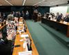 CCJ aprova admissibilidade de propostas que acabam com escala 6×1