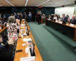CCJ aprova admissibilidade de propostas que acabam com escala 6×1