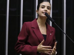 STF forma maioria inicial para condenar Eduardo Bolsonaro por difamação contra Tabata Amaral