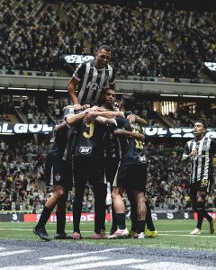 Atlético melhora no segundo tempo, vence o Ceará e leva vantagem na Copa do Brasil.