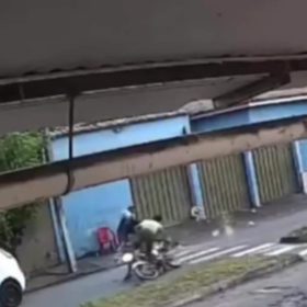 Idosa é atropelada por moto em Formiga