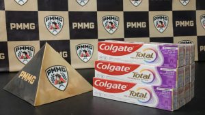 Homem &eacute; preso ap&oacute;s furtar pastas de dente em supermercado de Divin&oacute;polis