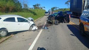 Acidente mata uma pessoa e deixa quatro feridos na MG-050, entre Divin&oacute;polis e Formiga