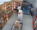 Câmeras de segurança flagram furto em loja de conveniência no bairro Porto Velho, em Divinópolis