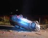 Carro capota e quatro pessoas ficam feridas em Nova Serrana