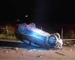 Carro capota e quatro pessoas ficam feridas em Nova Serrana