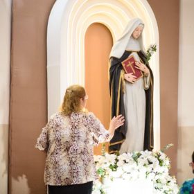 Comunidade Santa Catarina de Sena celebra novena e convida fiéis para festa no bairro LP Pereira