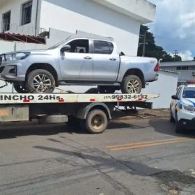 PM recupera Hilux furtada e prende homem na BR-354 em Arcos