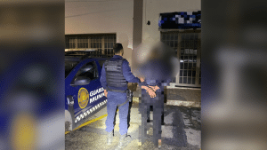 Homem agride mulher em Nova Serrana e &eacute; preso