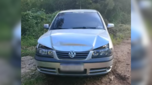 Carro &eacute; furtado com chave na igni&ccedil;&atilde;o em Cl&aacute;udio e encontrado horas depois, batido