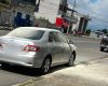Criminosos tentaram incendiar carro blindado atingido por 11 tiros em Divinópolis