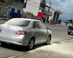 Criminosos tentaram incendiar carro blindado atingido por 11 tiros em Divinópolis