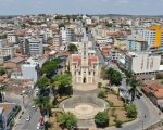 Acusado de estupro pula de prédio algemado ao ser preso em Carmo do Cajuru