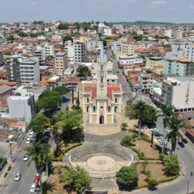Acusado de estupro pula de prédio algemado ao ser preso em Carmo do Cajuru