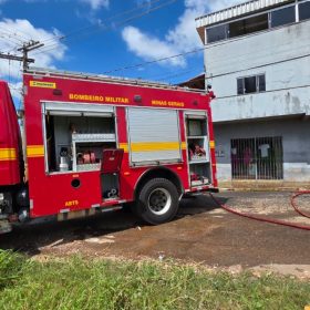 Veja v&iacute;deo: Inc&ecirc;ndio atinge apartamento em Nova Serrana