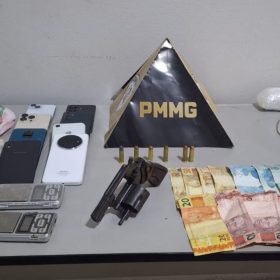 PM apreende armas, drogas e prende cinco suspeitos em Itaúna