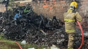 Ita&uacute;na: Inc&ecirc;ndio provoca estragos em dep&oacute;sito