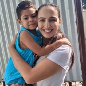 Agente de saúde que salvou bebê reencontra criança anos depois em Divinópolis