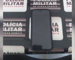 Adolescente é apreendido e jovem preso após furto de celular no Centro de Bom Despacho