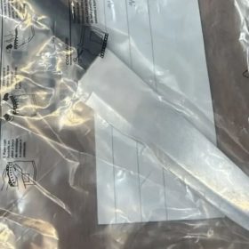 Adolescente &eacute; ferida com facada em frente a escola em Ita&uacute;na