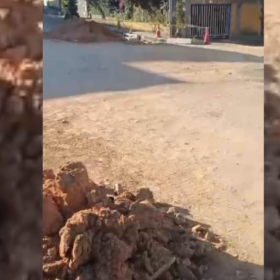 Obra interrompida em bairro de Divinópolis gera reclamações de moradores por poeira e riscos