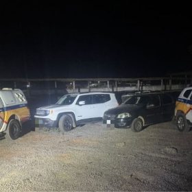 Dupla é presa após roubo de carro e perseguição na MG-429, em Lagoa da Prata