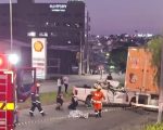Batida de caminhonete com caminhão em guincho deixa mulher morta em Pará de Minas