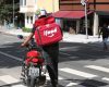 Divinópolis sanciona lei que proíbe cliente de exigir que entregador suba até apartamento