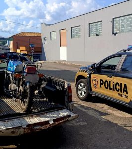 Persegui&ccedil;&atilde;o policial termina em acidente e pris&atilde;o de suspeitos em Nova Serrana