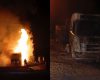 Incêndio destrói carreta no bairro Jusa Fonseca, em Divinópolis
