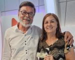 Ganhadora da pergunta premiada, Iêda do N. S. da Conceição retirou o seu prêmio no programa Jorge Neto