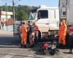 Motociclista morre após batida com carreta no bairro Niterói, em Divinópolis