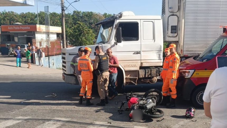 Motociclista morre após batida com carreta no bairro Niterói, em Divinópolis