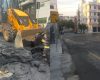 Quebra-molas são retirados na rua Bahia, em Divinópolis, após irregularidades nas obras