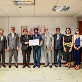 Governo de Minas firma parceria para Justi&ccedil;a Federal priorizar processos de pessoas com doen&ccedil;as raras