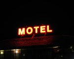 Dupla mata homem com tiros na cabeça e no pênis e são presos em motel na Grande BH
